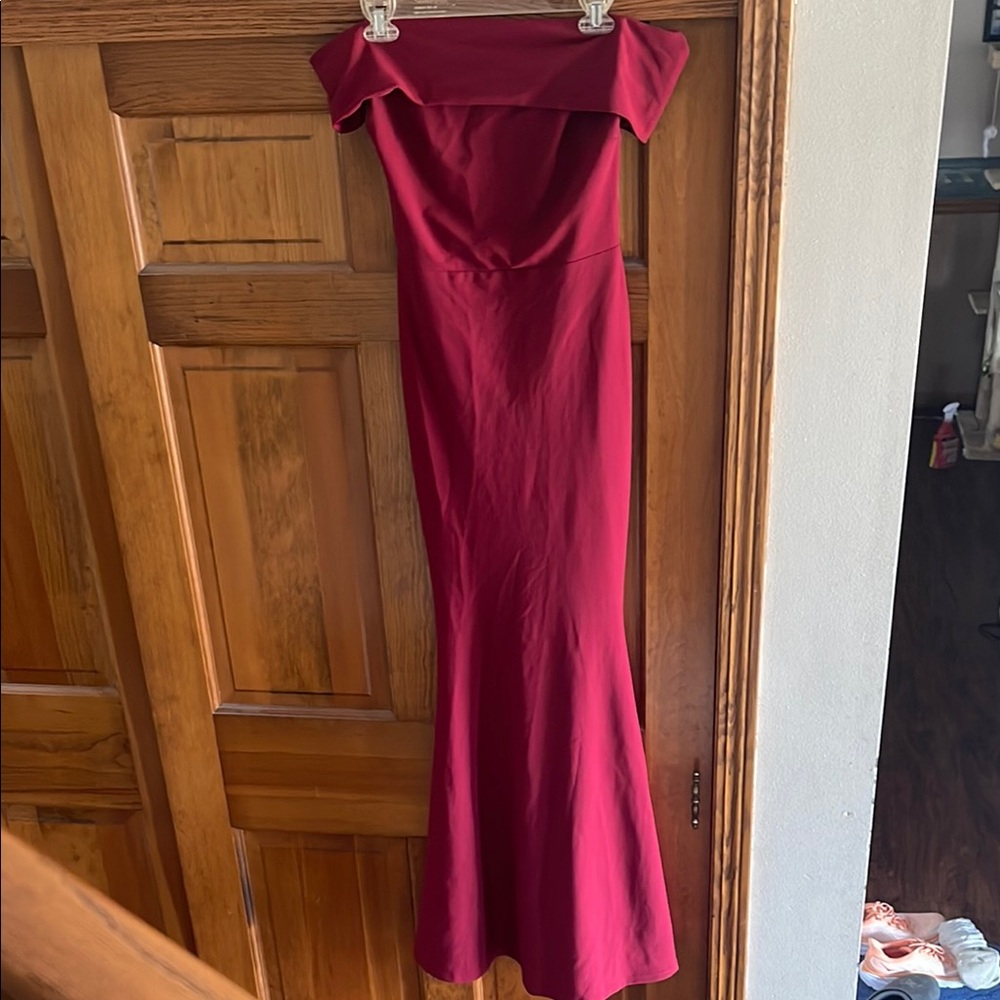 Windsor Elegant Off-Shoulder Maroon Prom Dress, size Small, mermaid style